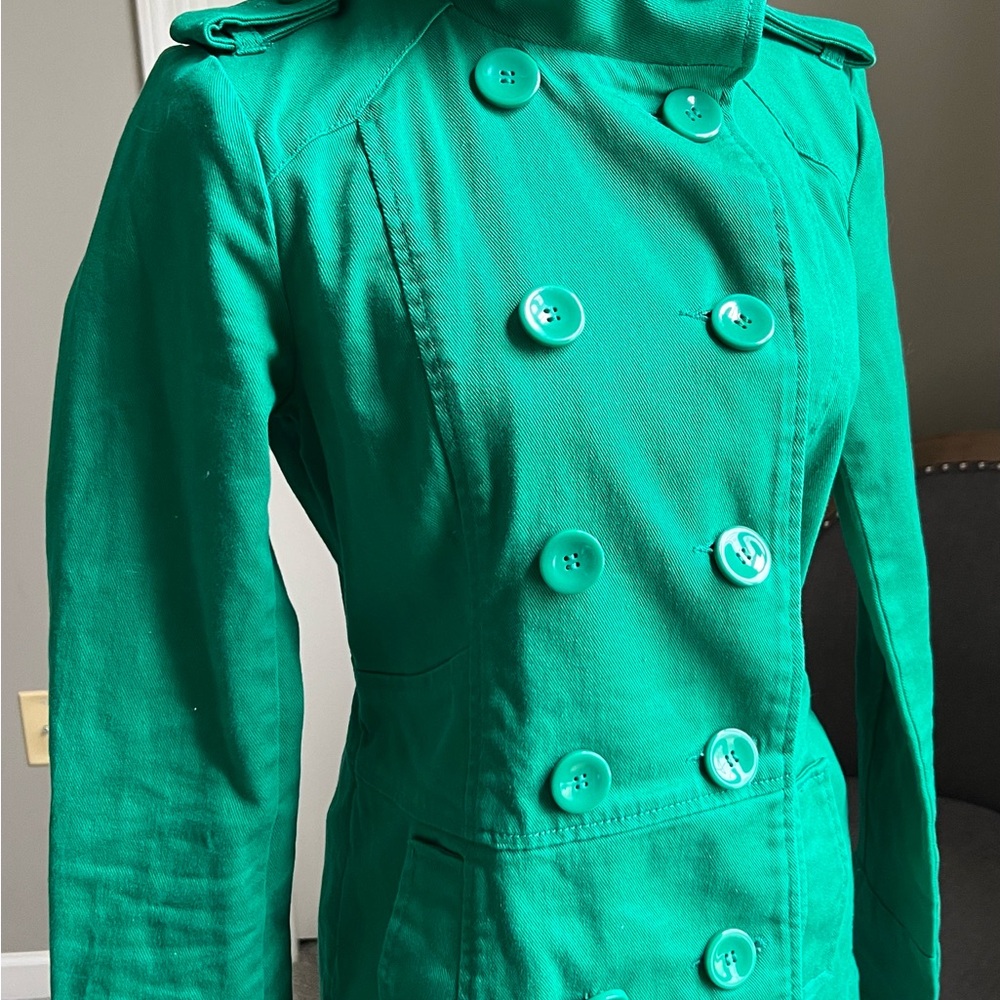 H&M Green Trench Coat with Wide Collar and Epaulettes